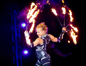 sexy-fire-girls-fire-eaters-firebreathers-spark-fire-dance